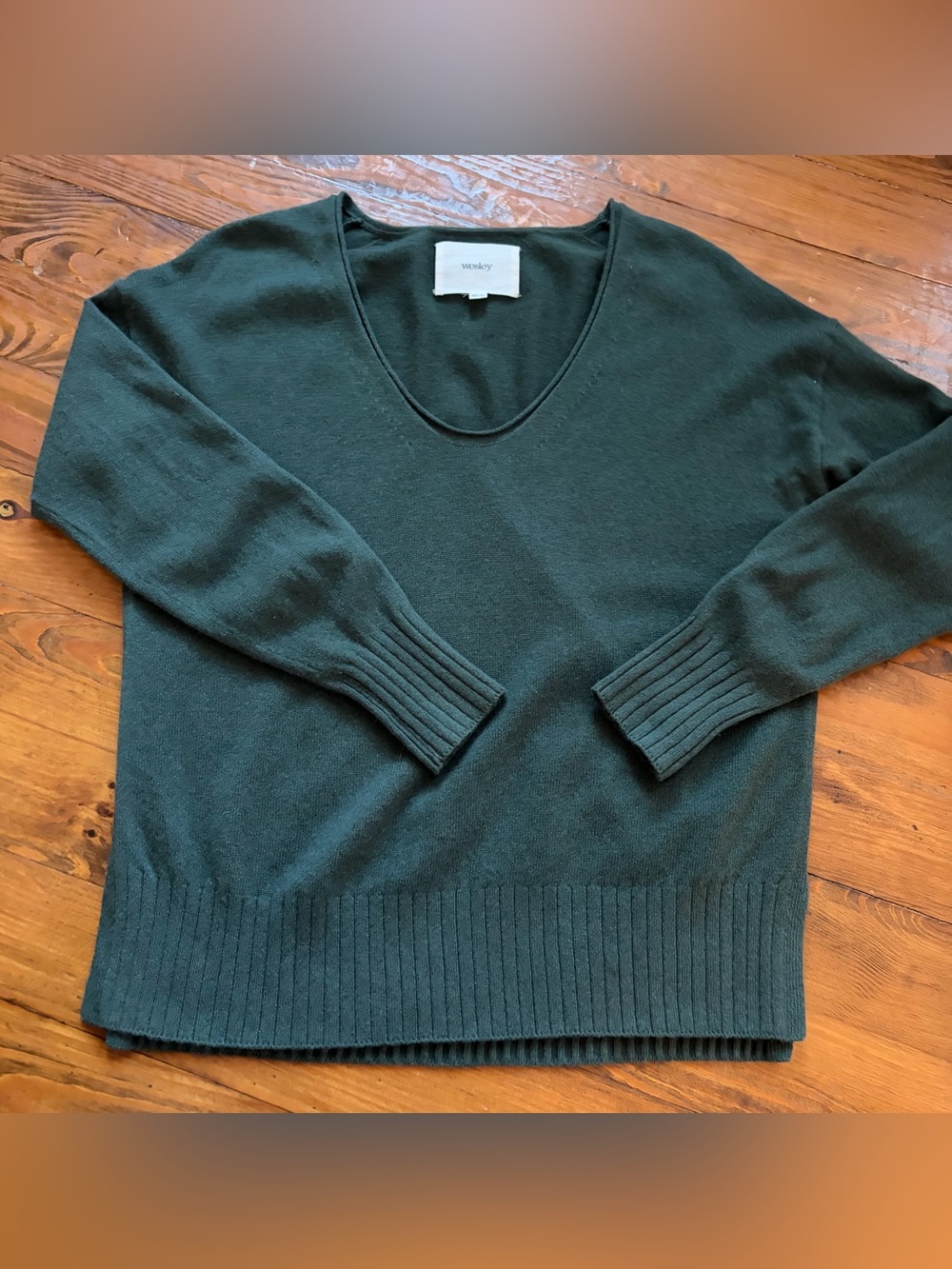 Wesley 100% Cashmere V-Neck Sweater Forest Green Soft Knit size XS Minimalist